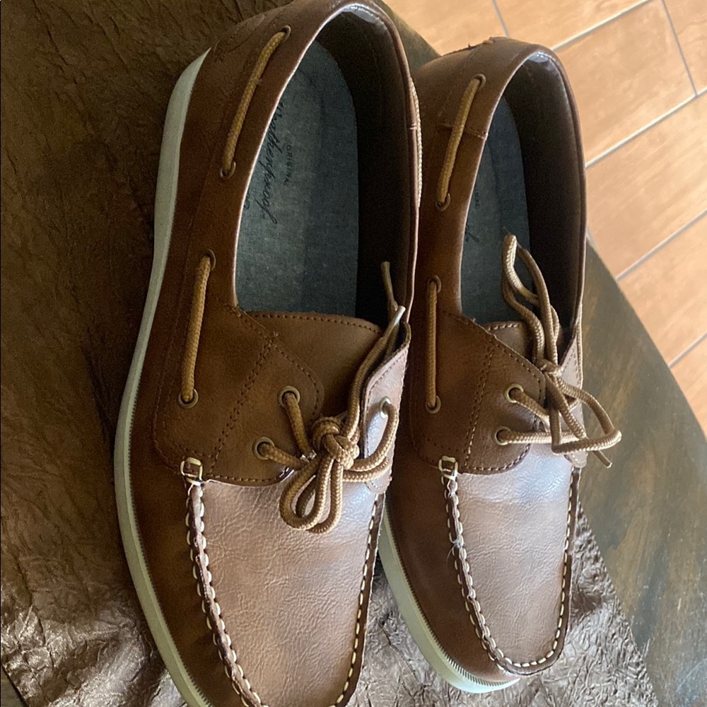 Weatherproof Brown Boat Shoes with Moccasin Stitching